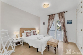 LetsMarbella - 3BDR Corner beachside apartment with Heated Pool